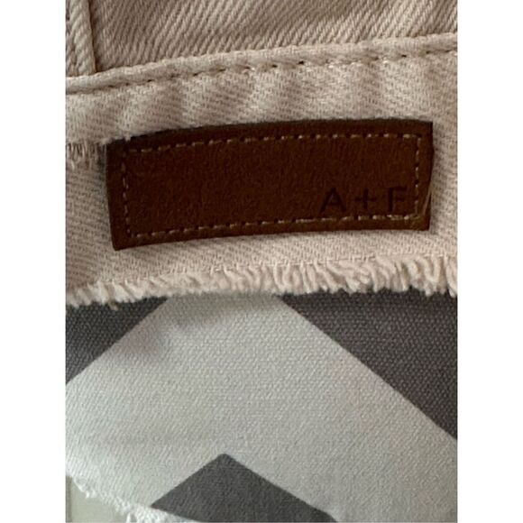 Abercrombie & Fitch light pink ladies destroyed denim jacket - Picture 5 of 11